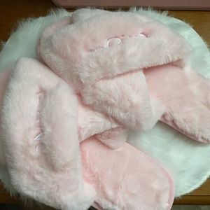 Glow recipe faux fur pink slippers